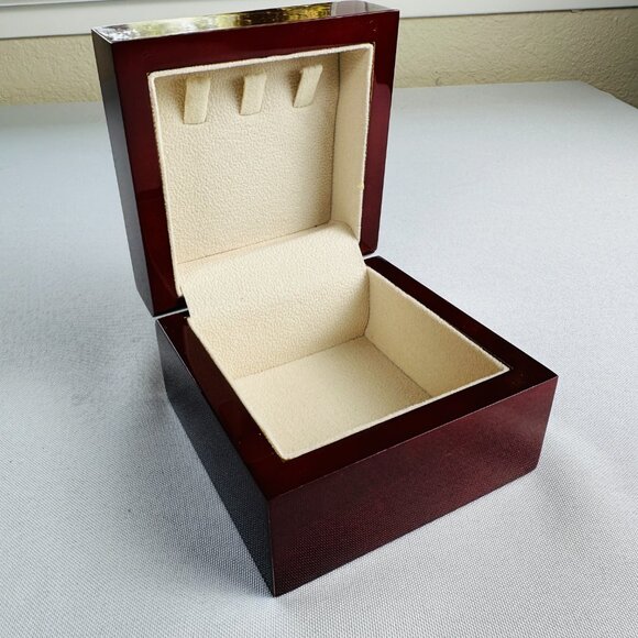 Vintage Jewelry Box High Gloss Lacquer Finish Presentation Gift Box Beige Suede - Picture 1 of 13